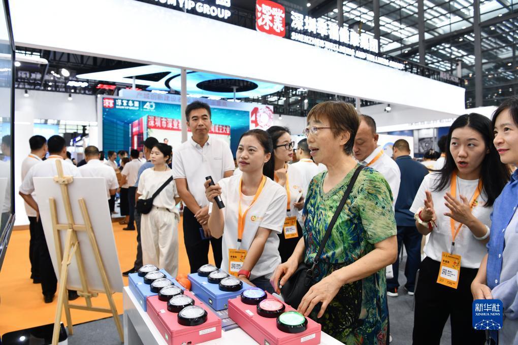 皇冠真人玩游戏